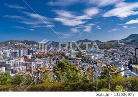 《長崎県》長崎市・坂の街並み 《長崎県》長崎市・坂の街並み 132686975