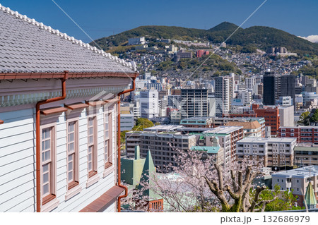 《長崎県》長崎市・坂の街並み 《長崎県》長崎市・坂の街並み 132686979