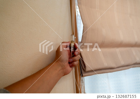 シェードカーテンの昇降ボール 132687155