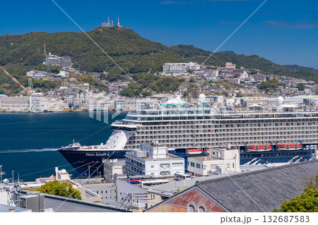 《長崎県》長崎市・海をのぞむ街並み 132687583