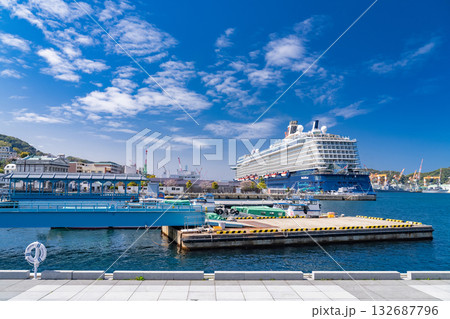 《長崎県》長崎市・海をのぞむ街並み 132687796