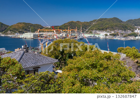 《長崎県》長崎港の港湾風景・造船所のある街並み 132687847