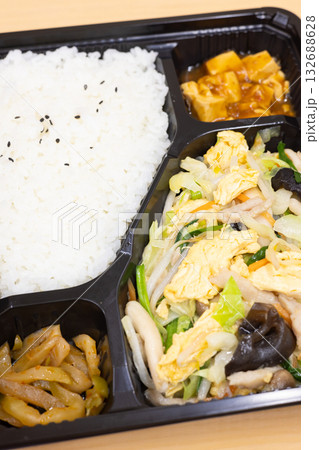 美味しい中華料理の肉野菜玉子炒め弁当 美味しい中華料理の肉野菜玉子炒め弁当 132688628