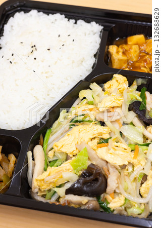 美味しい中華料理の肉野菜玉子炒め弁当 132688629