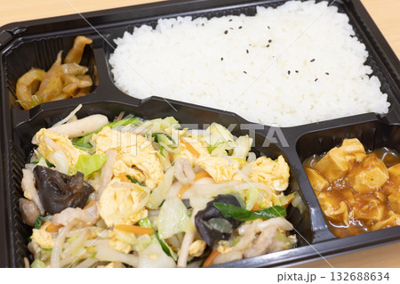 美味しい中華料理の肉野菜玉子炒め弁当 美味しい中華料理の肉野菜玉子炒め弁当 132688634