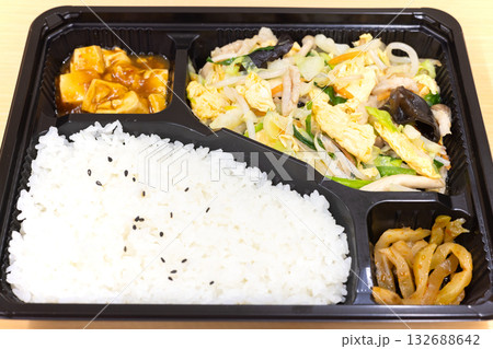 美味しい中華料理の肉野菜玉子炒め弁当 132688642