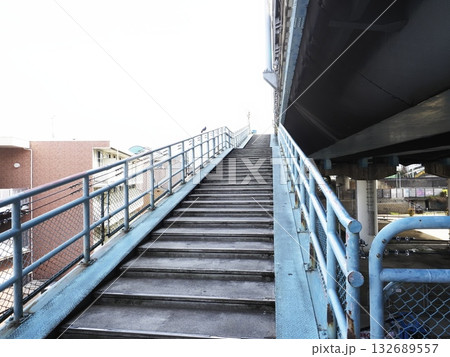 自転車が通行可能な、階段 132689557