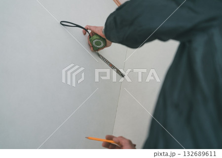 installation of an air conditioner 132689611