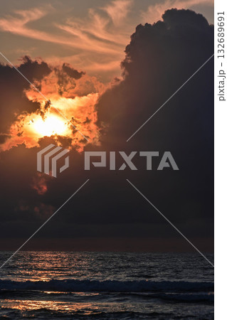 内灘海岸の夕焼け 内灘海岸の夕焼け 132689691