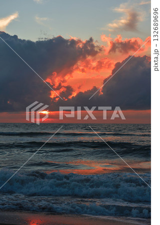 内灘海岸の夕焼け 内灘海岸の夕焼け 132689696