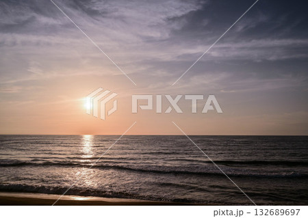 内灘海岸の夕焼け 132689697