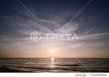 内灘海岸の夕焼け 132689698