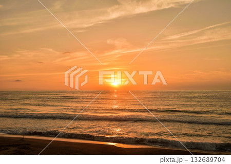 内灘海岸の夕焼け 内灘海岸の夕焼け 132689704