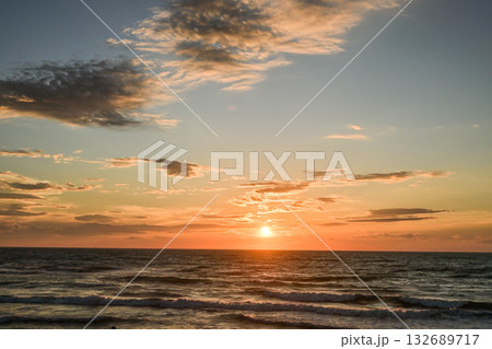 内灘海岸の夕焼け 内灘海岸の夕焼け 132689717