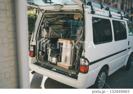 installation of an air conditioner installation of an air conditioner 132689865