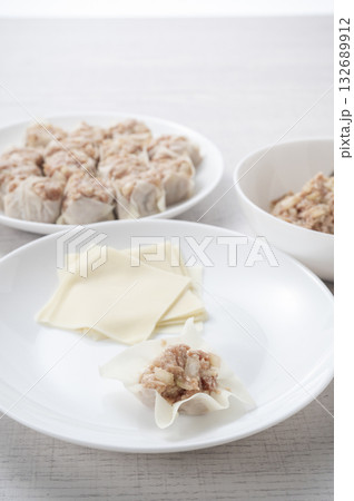 肉焼売　調理中 132689912