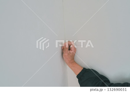 installation of an air conditioner 132690031