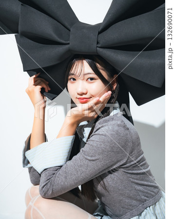 若い女性のファッションポートレート 132690071