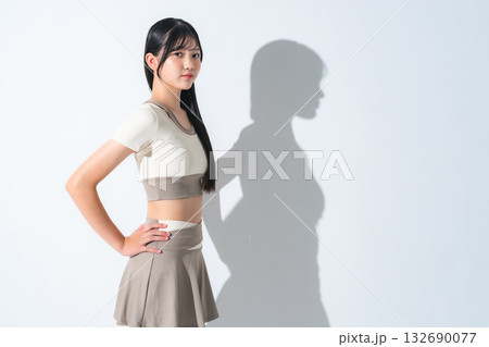 スポーツウェアを着た女性 132690077