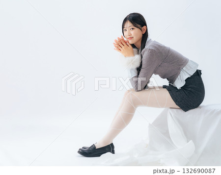 若い女性のファッションポートレート 132690087