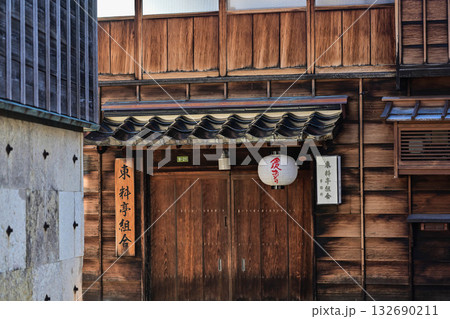 ひがし茶屋街の初秋 132690211
