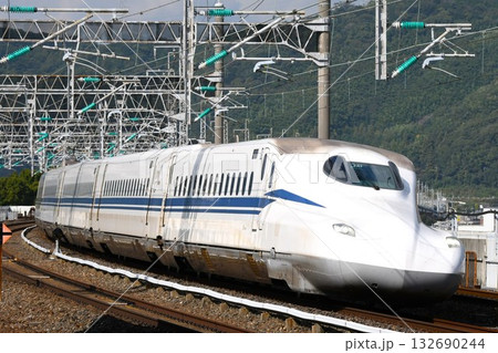 東京へ向けて山陽新幹線をゆくのぞみ号のN700S系(J41編成) 東京へ向けて山陽新幹線をゆくのぞみ号のN700S系(J41編成) 132690244