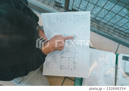 installation of an air conditioner installation of an air conditioner 132690354