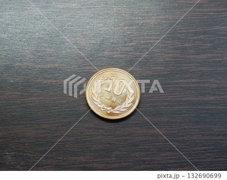 十円玉 132690699