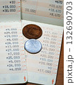 通帳とコイン 132690703