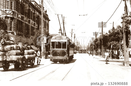 古写真　1918-1923年　東京　銀座中央通り　銀座四丁目付近 132690888