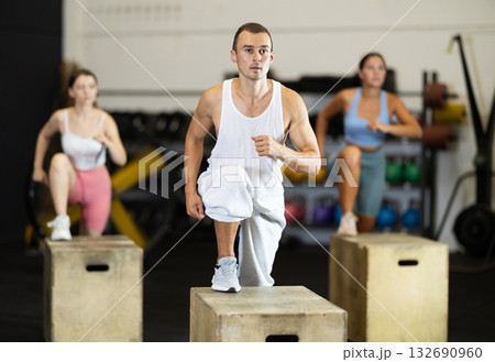 Athletic man in sportswear training his legs in gym Athletic man in sportswear training his legs in gym 132690960