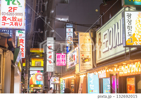 《東京都》新大久保コリアンタウンのストリート 132692015