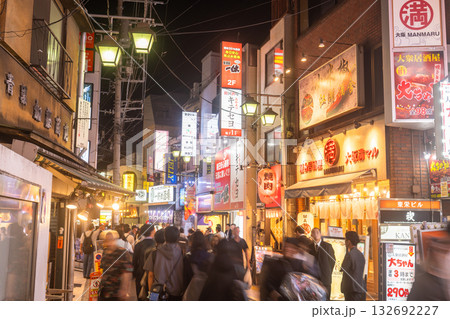 《東京都》高田馬場の繁華街・にぎわう飲み屋街 《東京都》高田馬場の繁華街・にぎわう飲み屋街 132692227