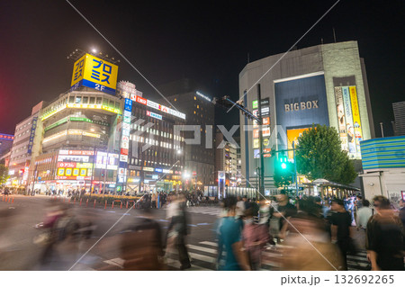 《東京都》賑わう高田馬場駅前 《東京都》賑わう高田馬場駅前 132692265
