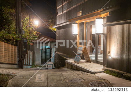 草津温泉 裏草津(地蔵エリア)に向かう小径 草津温泉 裏草津(地蔵エリア)に向かう小径 132692518