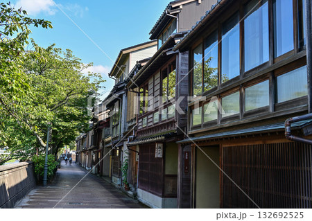 初秋の主計町茶屋街 132692525