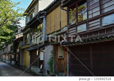 初秋の主計町茶屋街 132692528