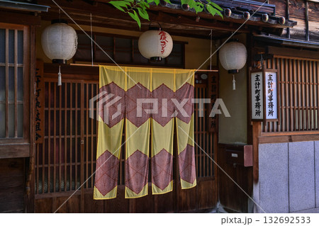 初秋の主計町茶屋街 132692533