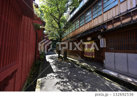 初秋の主計町茶屋街 132692536