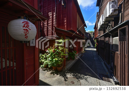 初秋の主計町茶屋街 132692538