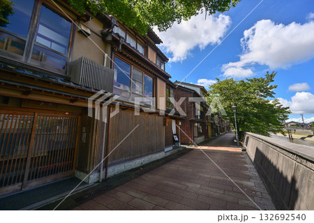 初秋の主計町茶屋街 132692540