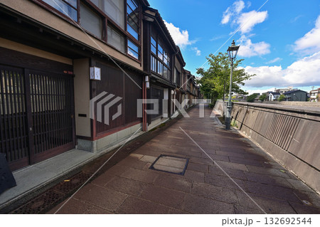 初秋の主計町茶屋街 132692544