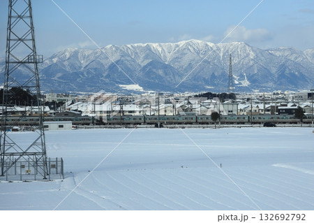 のぞみの車窓から・雪景色・蓬莱山と東海道本線【滋賀県草津市】 のぞみの車窓から・雪景色・蓬莱山と東海道本線【滋賀県草津市】 132692792