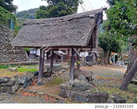 藁葺き屋根の門 藁葺き屋根の門 132693105