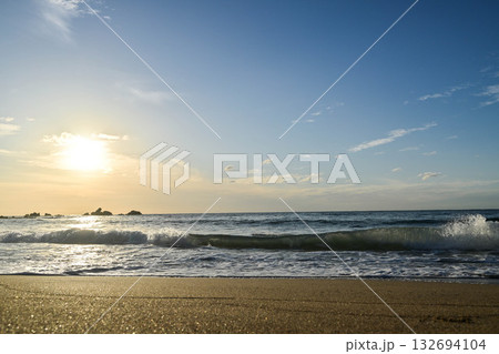 初秋の能登の海岸 132694104