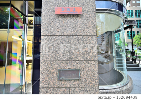 神戸　旧居留地　今も番地表示が残る風景 132694439