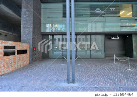 神戸　旧居留地　今も番地表示が残る風景 132694464