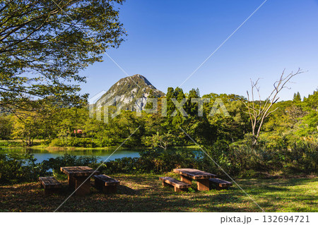 湖畔からの明星山 高浪の池 湖畔からの明星山 高浪の池 132694721