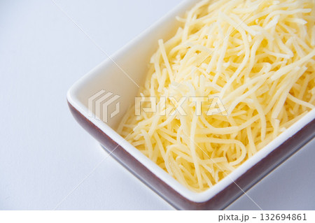 細切りチーズ 132694861
