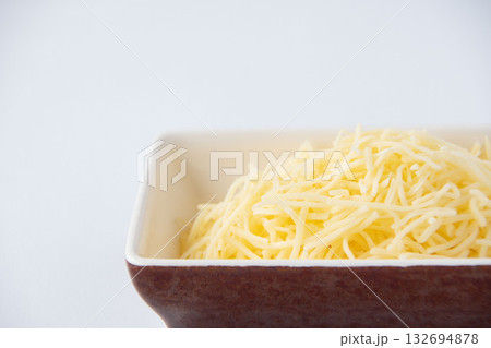 細切りチーズ 132694878